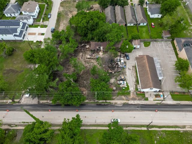 2111 Jensen Drive, Houston, TX 77026
