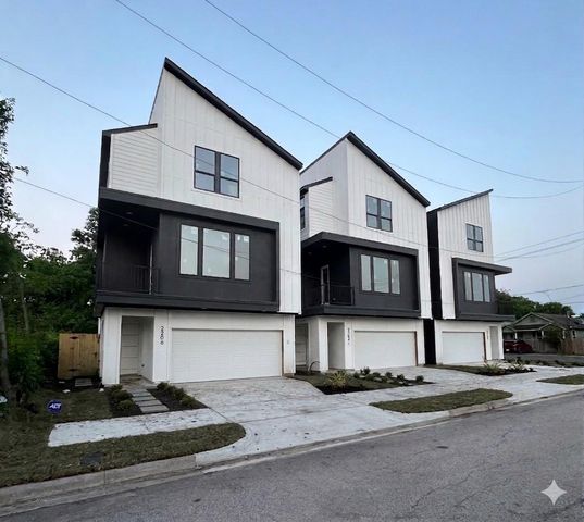 2111 Jensen Drive, Houston, TX 77026
