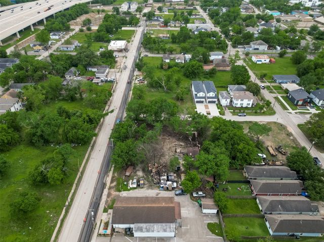 2111 Jensen Drive, Houston, TX 77026