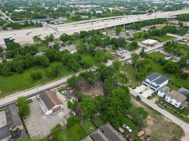 2111 Jensen Drive, Houston, TX 77026