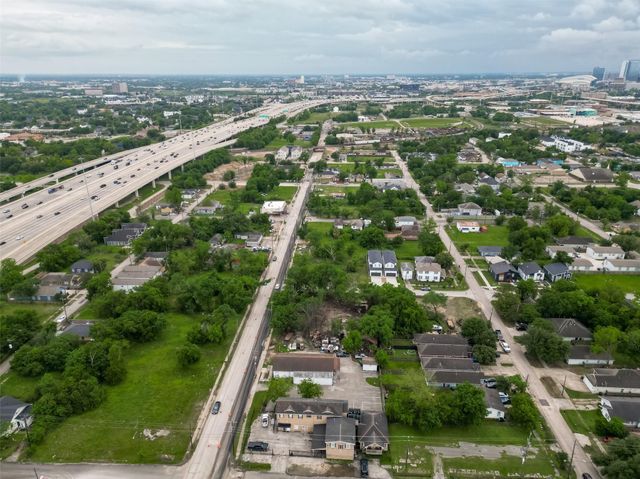 2111 Jensen Drive, Houston, TX 77026