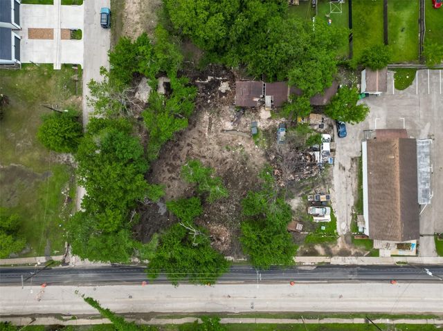 2111 Jensen Drive, Houston, TX 77026