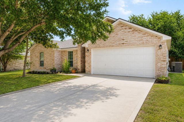 1604 Prickly Pear ST, Lockhart, TX 78644