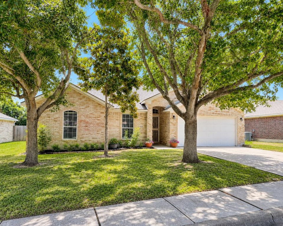 1604 Prickly Pear ST, Lockhart, TX 78644