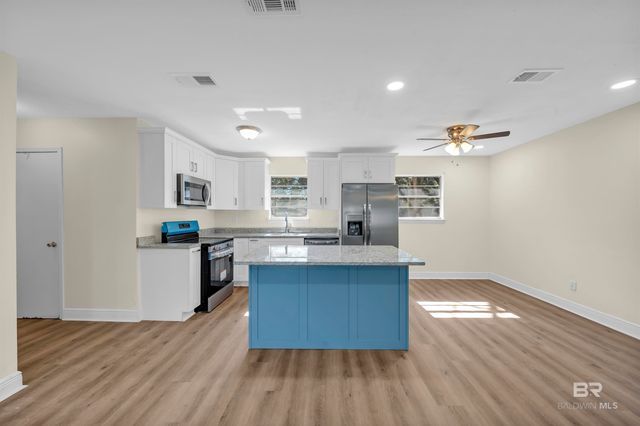 1320 Oak Street, Daphne, AL 36526