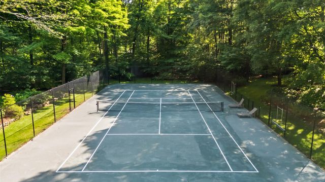 17 Eastwoods Road, Pound Ridge, NY 10576