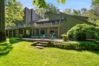 17 Eastwoods Road, Pound Ridge, NY 10576