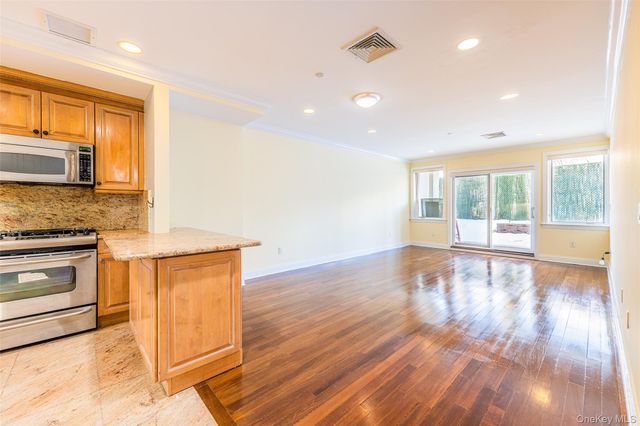 171 Great Neck Road 1F, Great Neck, NY 11021