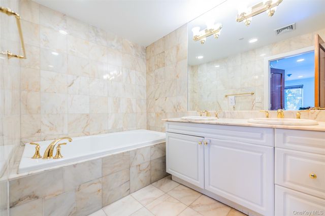 171 Great Neck Road 1F, Great Neck, NY 11021