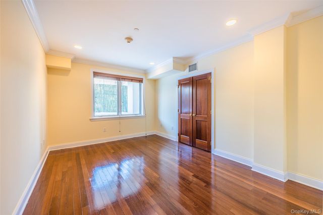 171 Great Neck Road 1F, Great Neck, NY 11021