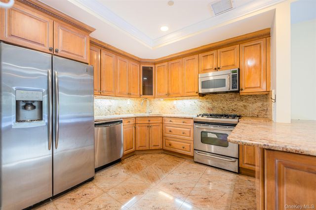 171 Great Neck Road 1F, Great Neck, NY 11021