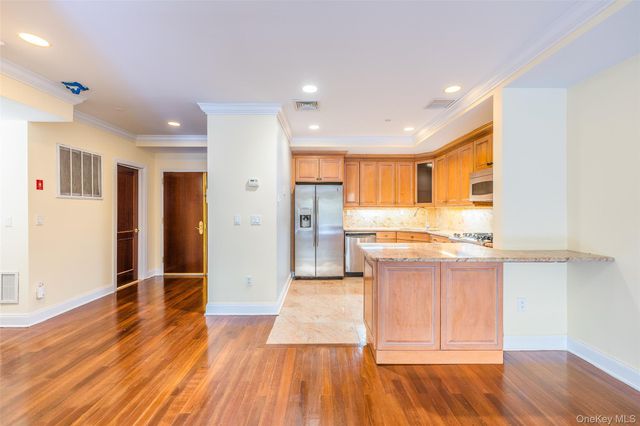 171 Great Neck Road 1F, Great Neck, NY 11021