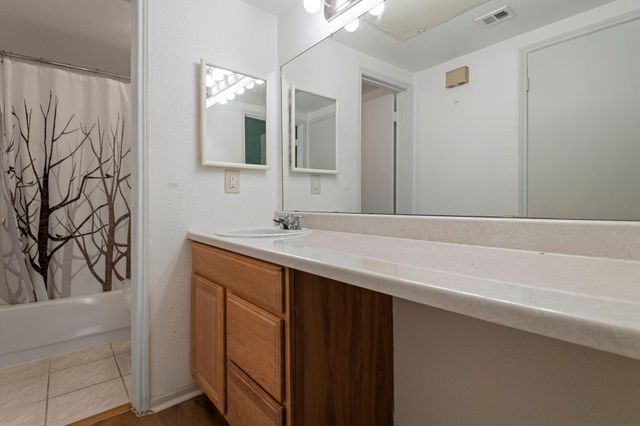 2100 Tanglewilde Street 321, Houston, TX 77063