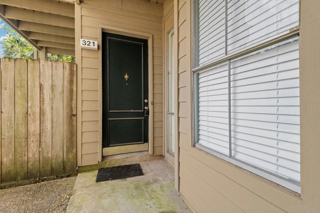 2100 Tanglewilde Street 321, Houston, TX 77063