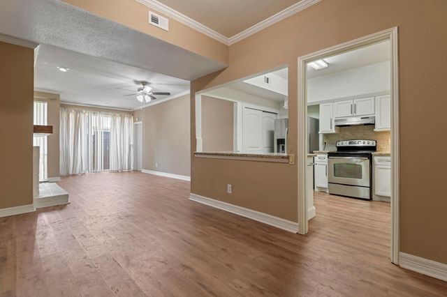 2100 Tanglewilde Street 321, Houston, TX 77063