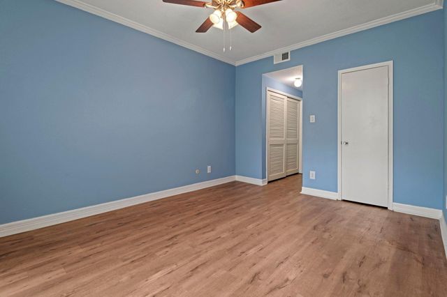 2100 Tanglewilde Street 321, Houston, TX 77063