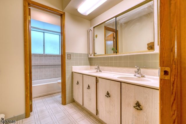 419 Knowlton St, Belvidere Twp., NJ 07823