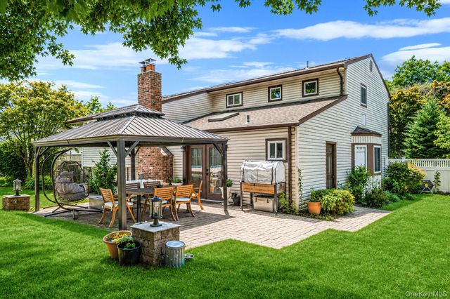 95 Walnut Street, Lake Grove, NY 11755