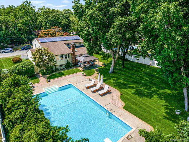 95 Walnut Street, Lake Grove, NY 11755