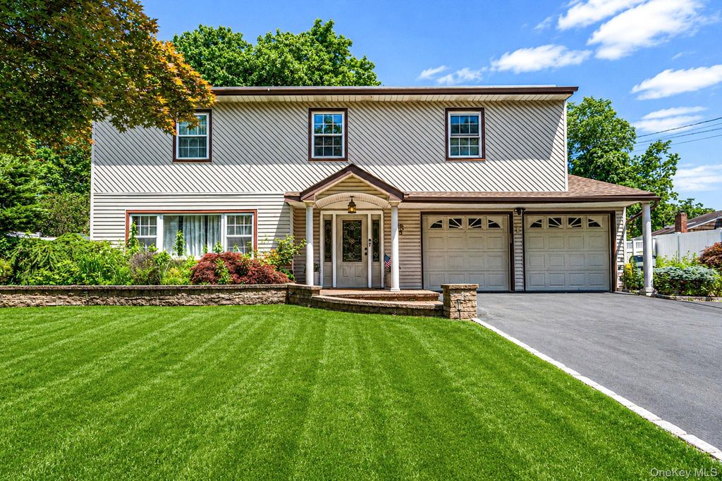 95 Walnut Street, Lake Grove, NY 11755