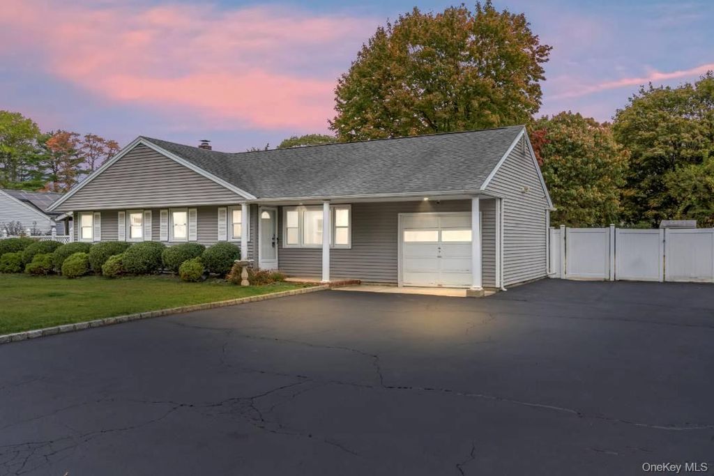 31 Franklin Avenue, Brentwood, NY 11717