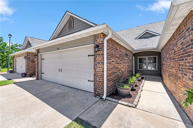 2804 W Valley West Court, Rogers, AR 72756