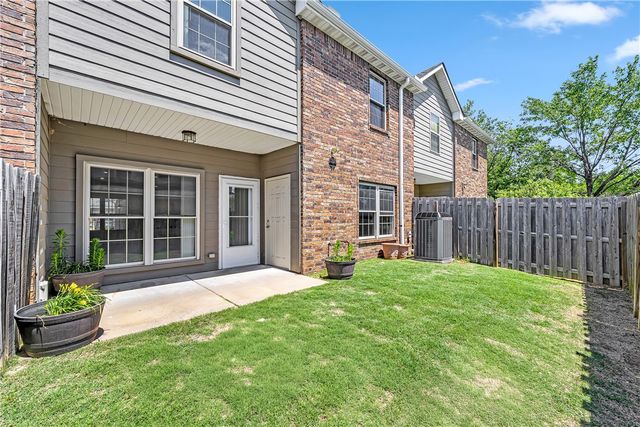 2804 W Valley West Court, Rogers, AR 72756