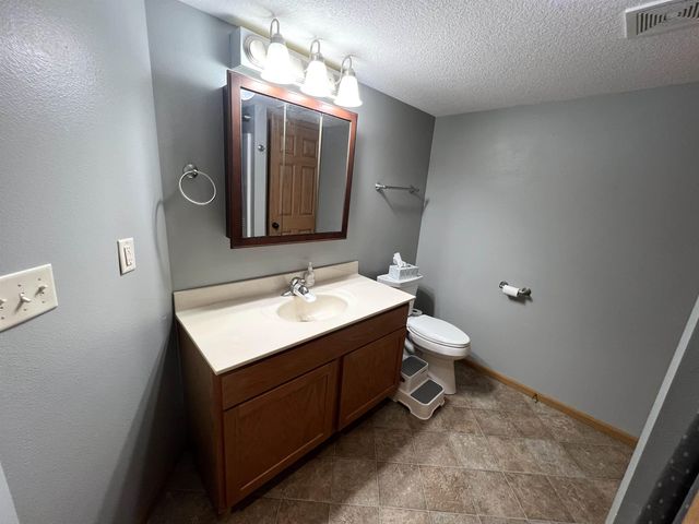 1214 Ash St, Osage, IA 50461