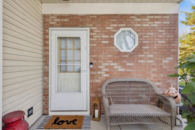 56 N Golfview Court, Glendale Heights, IL 60139