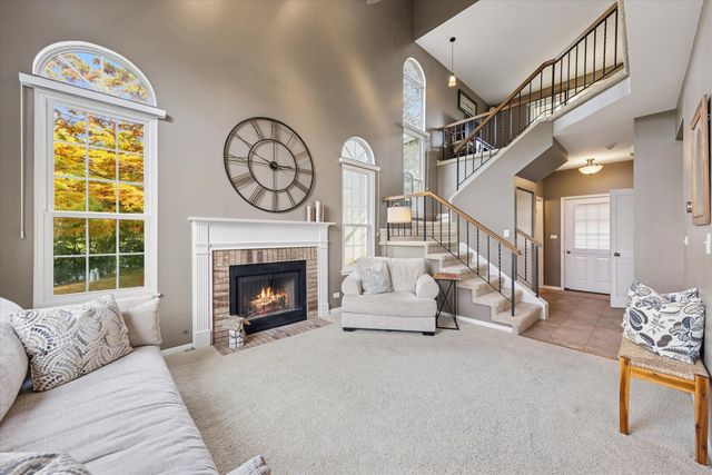 56 N Golfview Court, Glendale Heights, IL 60139