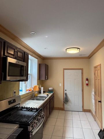 7644 S Cornell Avenue, Chicago, IL 60649