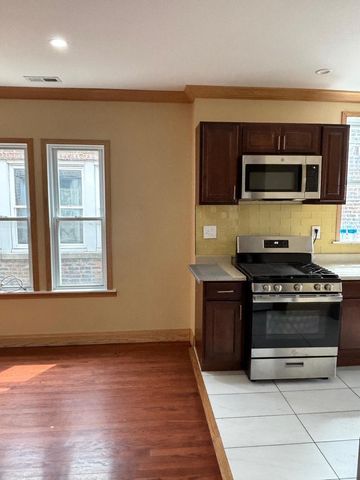 7644 S Cornell Avenue, Chicago, IL 60649