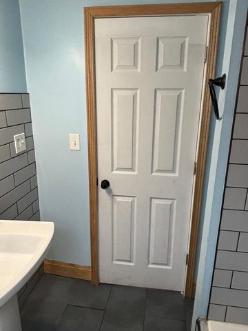 7644 S Cornell Avenue, Chicago, IL 60649