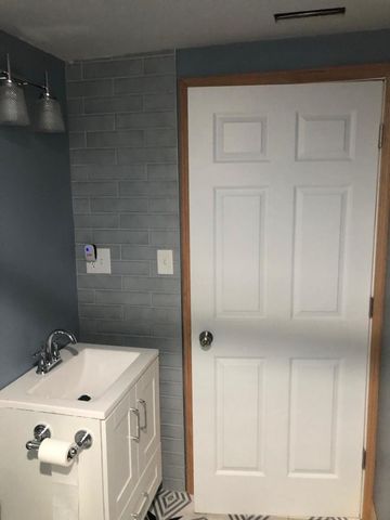 7644 S Cornell Avenue, Chicago, IL 60649