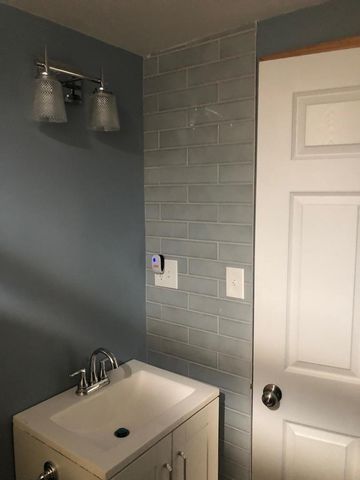 7644 S Cornell Avenue, Chicago, IL 60649