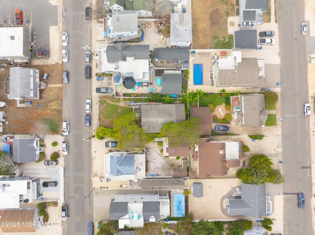 221 11th Street, Beach Haven, NJ 08008