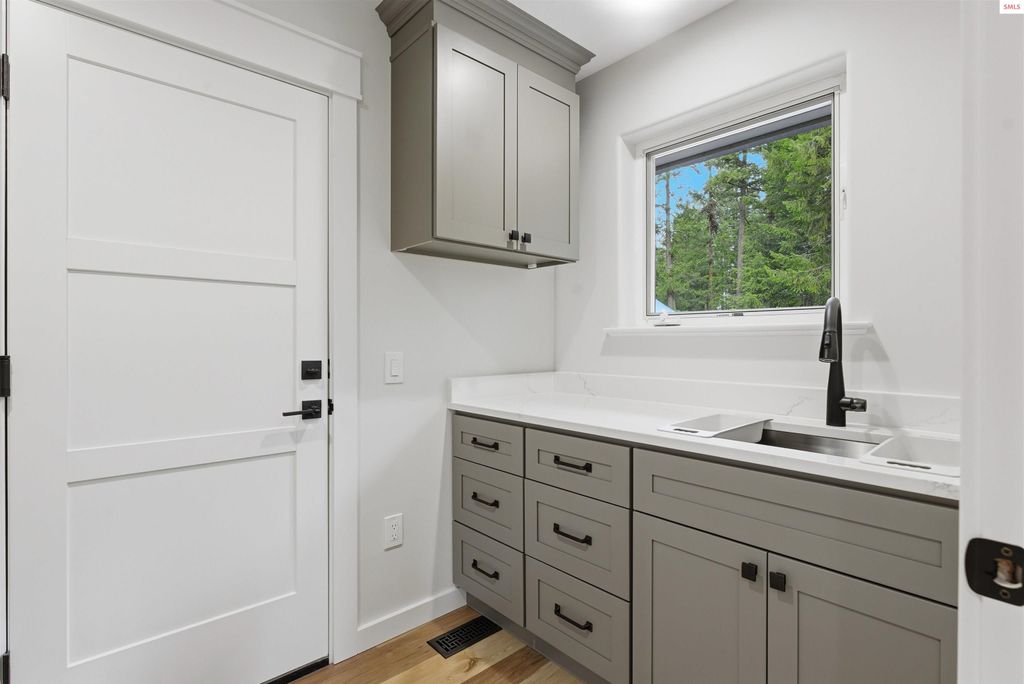 422 Roop Rd, Cocolalla, ID 83813 photo 6