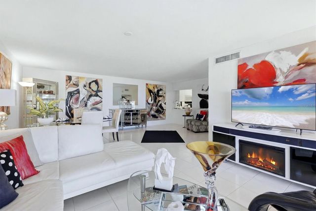 4660 OCEAN BOULEVARD Q2, Sarasota, FL 34242