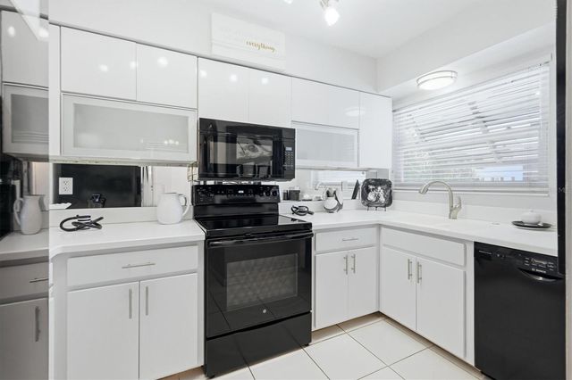 4660 OCEAN BOULEVARD Q2, Sarasota, FL 34242