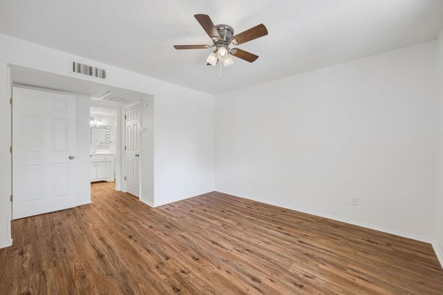 3224 Timmons Lane 128, Houston, TX 77027