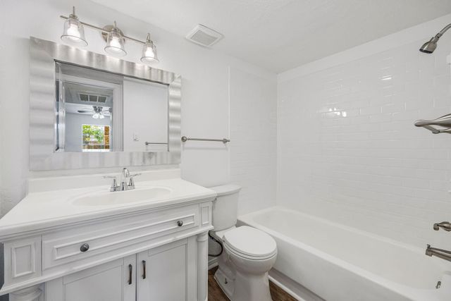 3224 Timmons Lane 128, Houston, TX 77027