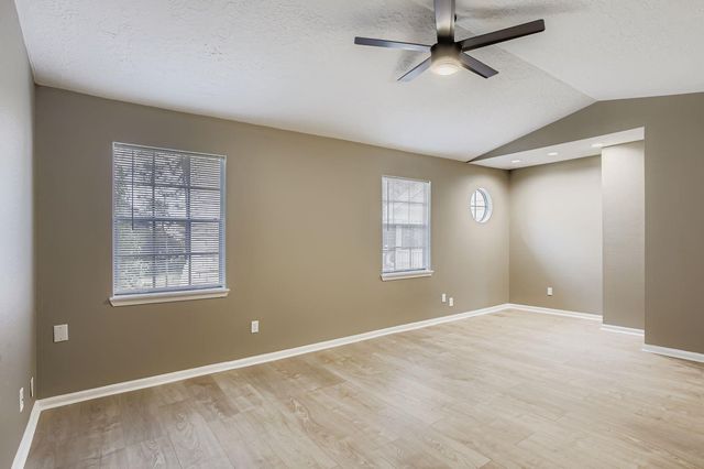 800 Country Place Drive 408, Houston, TX 77079