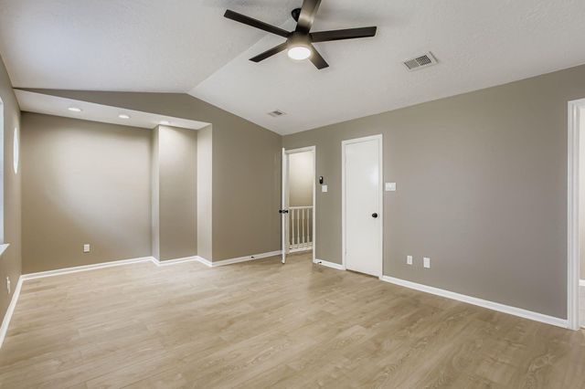 800 Country Place Drive 408, Houston, TX 77079