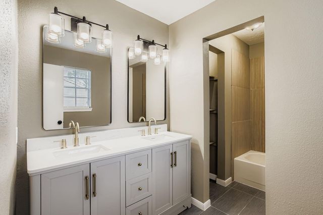 800 Country Place Drive 408, Houston, TX 77079