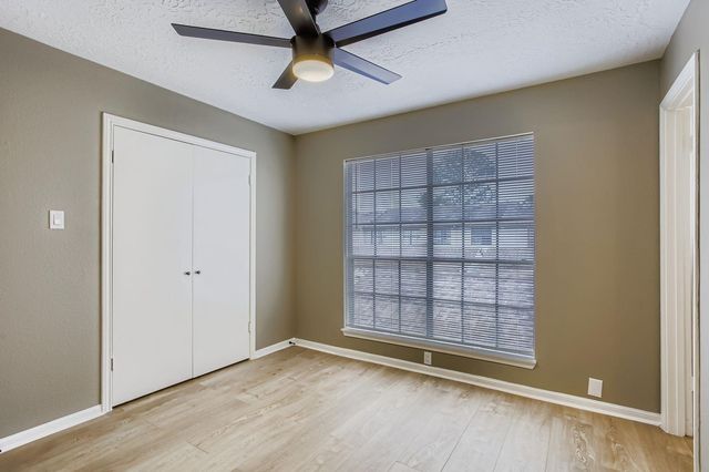 800 Country Place Drive 408, Houston, TX 77079