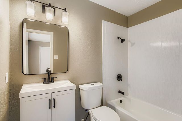 800 Country Place Drive 408, Houston, TX 77079