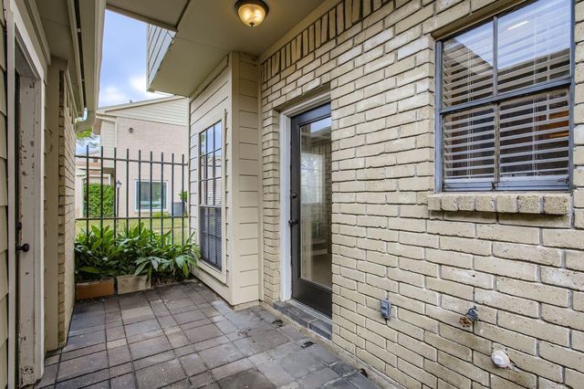 800 Country Place Drive 408, Houston, TX 77079