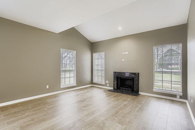 800 Country Place Drive 408, Houston, TX 77079