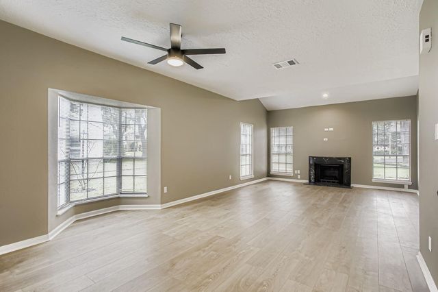 800 Country Place Drive 408, Houston, TX 77079