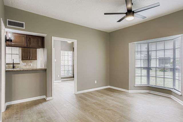 800 Country Place Drive 408, Houston, TX 77079